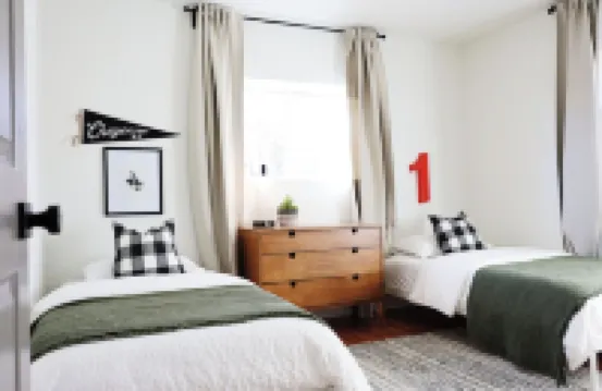 The1928 West • Spacious 5 Br, Putting Green, Pool Table & Arcade Games