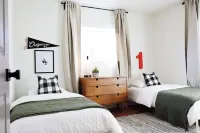 The 1928 West - Spacious, 5 Bedroom Home with Mini Golf, Pool Table & Arcades