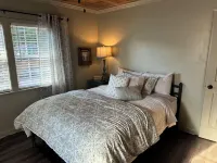 Hideaway lake house! New! So cute! - Pet friendly!