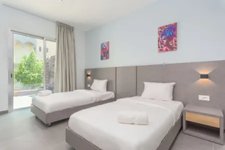 Grey - Elegant Apartments in Awkar Отели в г. Baabdat