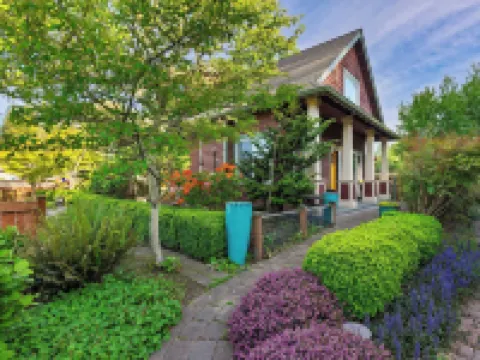 Sunny Backyard Fireplace Coastal Access in Peaceful Neighborhood Near Shopping Hotels in Langley