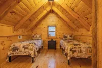 Hot Tub -Pet Friendly -Arcade & Corn Hole-Dock Access w/ a Canoe & Paddle Board