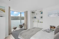 The Glass House, Fowey Luxury, parking & mooring