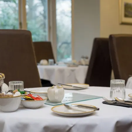 The Howbeck & the Retreat Incl Off-Site Health Club and Parking EV Point Available