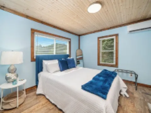 The Honeycomb Hideout-Charming 2-bedroom house in marvelous Bakersville