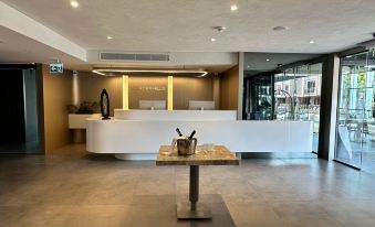 Four Hills Hotel
