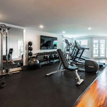 Queen Anne Executive Retreat, Skyline Views w/Private Gym, 7000 Sqft