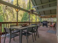 Owl's Nest - Walking Distance to Lake, Hot Tub, Pet Friendly w/ New AC アーノルドのホテル