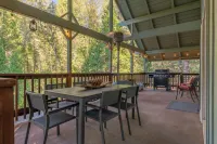 Owl's Nest - Walking Distance to Lake, Hot Tub, Pet Friendly w/ New AC