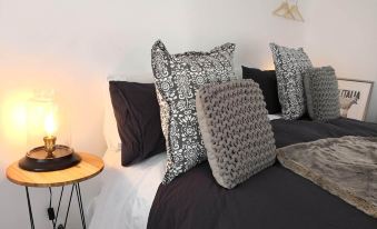 Luxurious Hilltop Studio, only 10 minutes walk to the main street of Daylesford