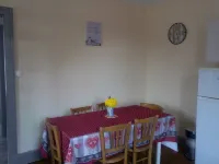 New renovated gite located less than 100 m from the lake, 80 €/nuit outside holidays
