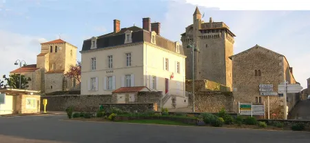 Cottage In Delightful Vendee Medieval Village with  heated swimming pool
