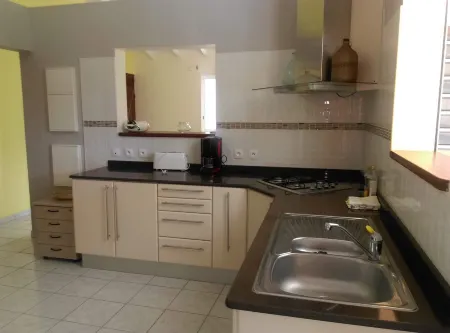 FRUIT BREAD VILLA 3 min from Grande Anse beach Отели рядом с достопримечательностью «Deshaies»