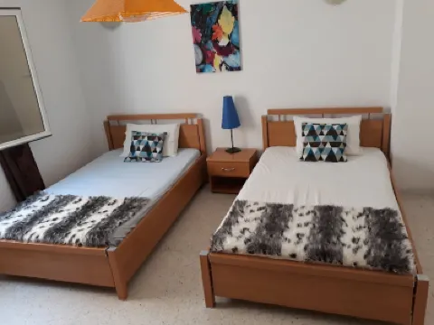 Superb beachfront apartment فنادق في 