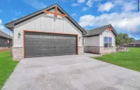 Charming 3-bedroom house with AC and WiFi in peaceful Lawton