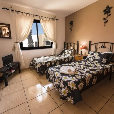 60sq.m Roof Solarium, 50sq.m Rear Terrace: BBQ, Fibre WiFi, TV (BBC, SKY sports)