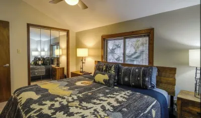 Gatlinburg Condo 2 Bedroom 2 Bath, Chalet Village Just Minutes from Downtown