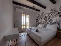 Magnificent villa with swimming pool and sea view