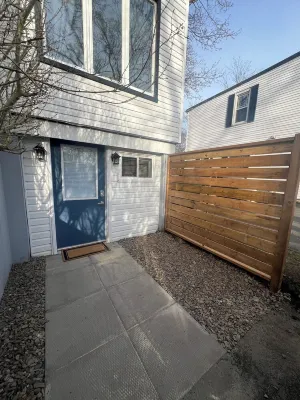 Cozy on Connaught. Central apartment in Halifax - very walkable! โรงแรมใน