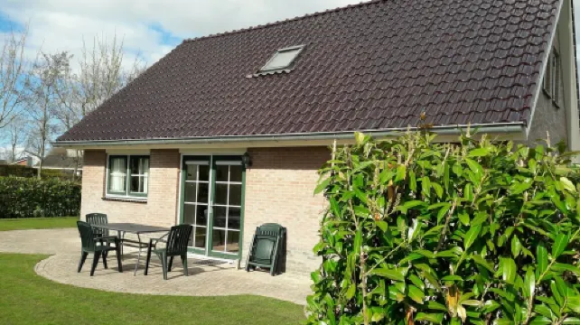 Detached vacation home with enclosed garden close to the Wadden coast