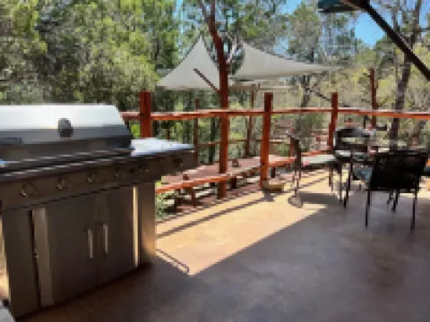 Secluded 1,200 SF Casita in Idyllic Hill Country Setting Minutes From Downtown Hotels near بحيرة ترافيس
