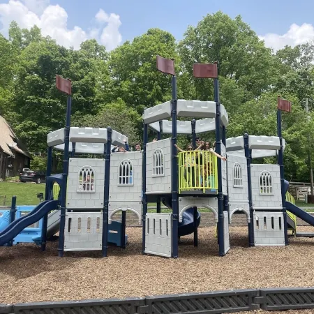 Cozy Cottage at Oak Creek Campground (pool, pet friendly, dog park, near Ark)