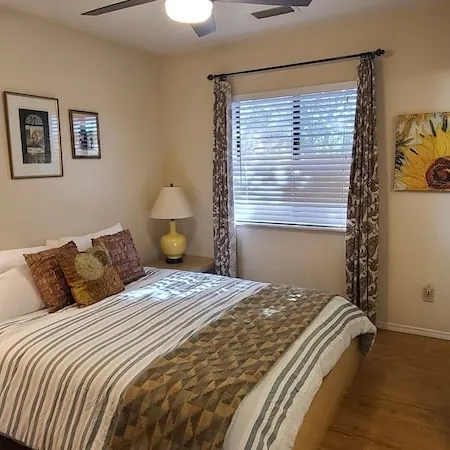 Overlook the valley, hike, wine taste, relax! 2BR