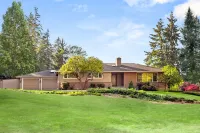 EV Charger Walk to Lake/ Minutes from Marymoor/Downtown/Seattle