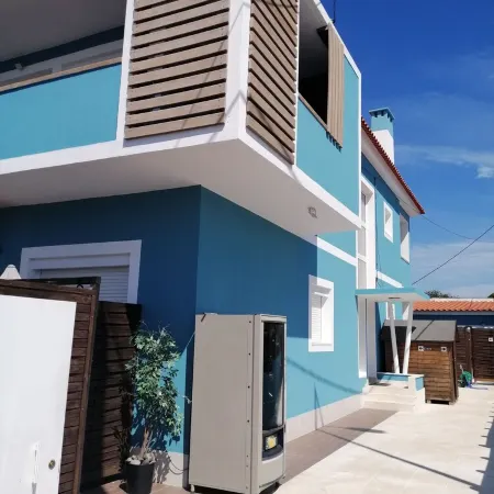 Lisbon Beach Apartments 2. Beach 500 Mts, terrace, barbecue, pets welcome.