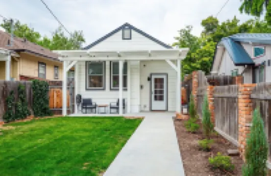 Historic District North End Cottage