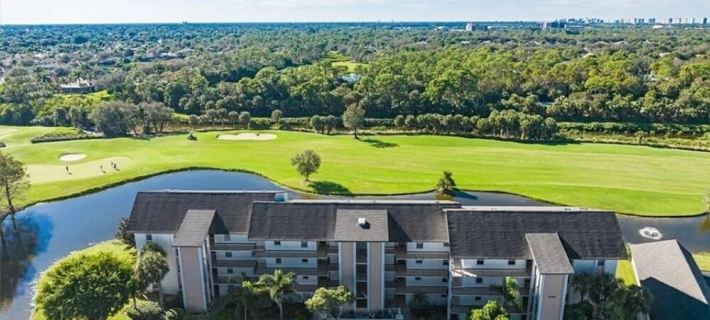 Newly Renovated Unit with Golf & Lake View - Minutes to Beach Hotels in North Naples