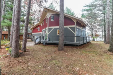 Lake Lodge w Pool Table & Water Toys - Close to Town