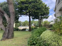 Welcome to L'APPART in Royal Park, just a stone's throw from the ocean.