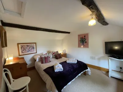 Camp Cottage the perfect  escape and hideaway for a couple and  dogs Các khách sạn ở 