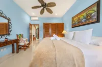 Plaza View Villa "Tijuana" with a/c and 2 pools,   5 min stroll to beach