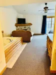 Hike and enjoy a relaxing time at Starved Rock! Family-Size Cozy Cabin