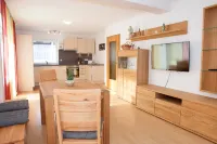 Quiet, TV, WiFi, terrace, lake, parking 퓌센 호텔