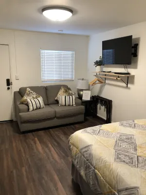 Downtown Studio Apartment Hotels near Staples