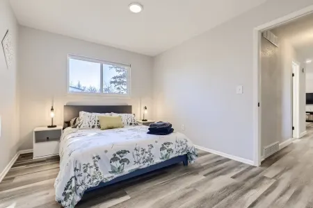 Insta-worthy 12 min to DT 6Bd 2.5Bt Modern Home