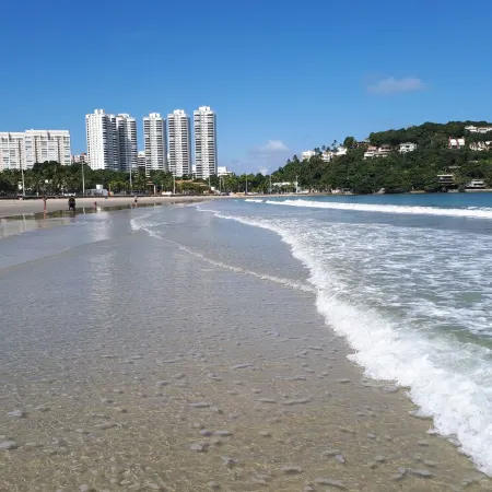 Next to the sea with air conditioning and Wi-Fi Enseada Guarujá(Tortuga)shops on the doorstep!Secure