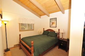 Townhouse in the mountains, close to Storyland and more!