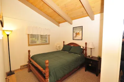 Townhouse in the mountains, close to Storyland and more! Hotels near Glen Ellis Camground