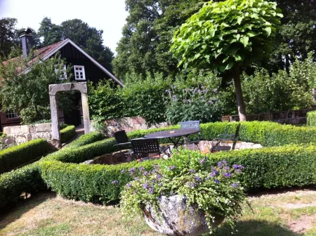 Spacious half-timbered house with garden in quiet position close to the forrest Отели в г. Бад-Бентхайм