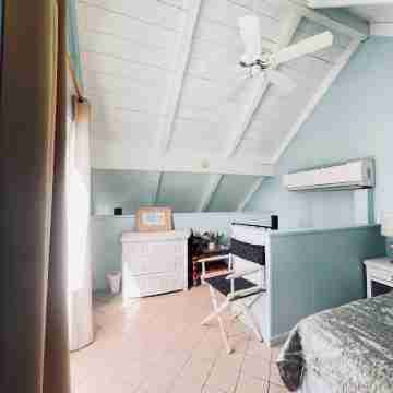 Sealofts #18: Cozy 2-bed loft-style condo on the water with WiFi, pool and AC Rooms