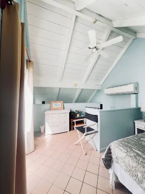 Sealofts #18: Cozy 2-bed loft-style condo on the water with WiFi, pool and AC Hoteles cerca de Gong Beach