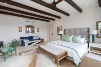 Las Catalinas- Spectacular views- breakfast service, Casa Chameleon's neighbor