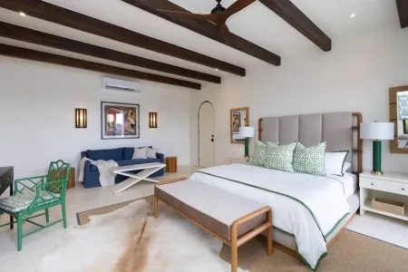 Las Catalinas- Spectacular views- breakfast service, Casa Chameleon's neighbor