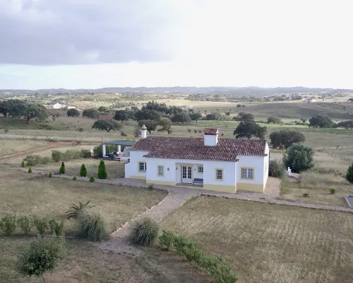 3 bedroom Alentejo Style villa with private pool in unspoilt rural countryside. Hotels in Ourique