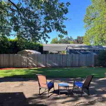 Cozy 3 bedroom home walkable to Oakway & Autzen Stadium Hotel Exterior