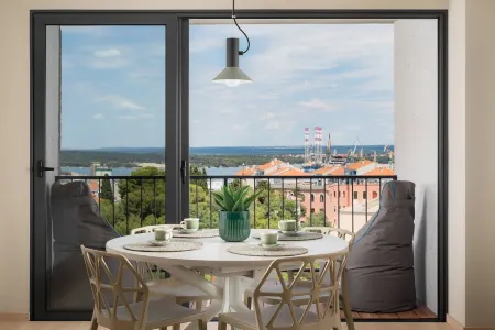 Luxury Apartment Bianco ,200 Meters From Beaches With Beautiful View of the sea Отели рядом с достопримечательностью «Амфитеатр в Пуле»